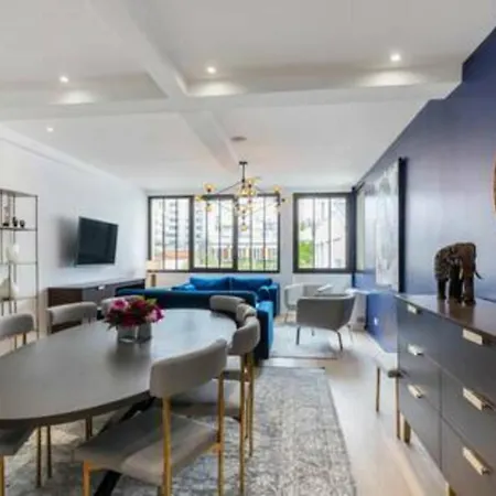 Stunning 2 Bedroom Apartment *
