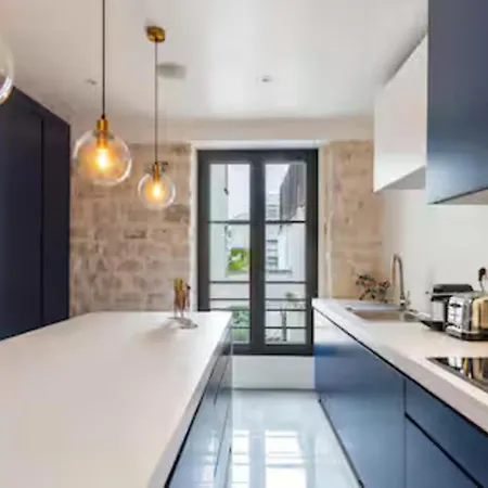 Stunning 2 Bedroom Apartment Paris