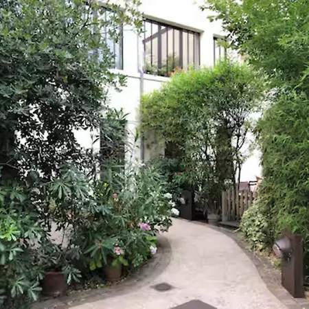 Stunning 2 Bedroom *