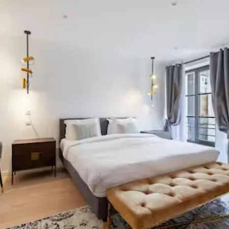 Apartment Stunning 2 Bedroom *