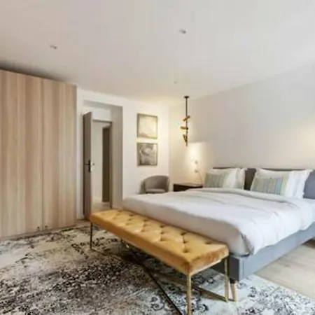 Apartment Stunning 2 Bedroom *
