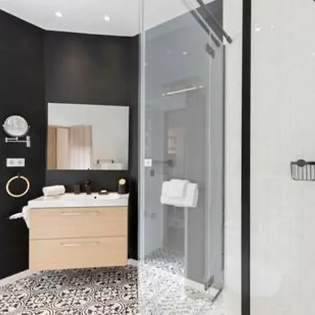 Stunning 2 Bedroom *