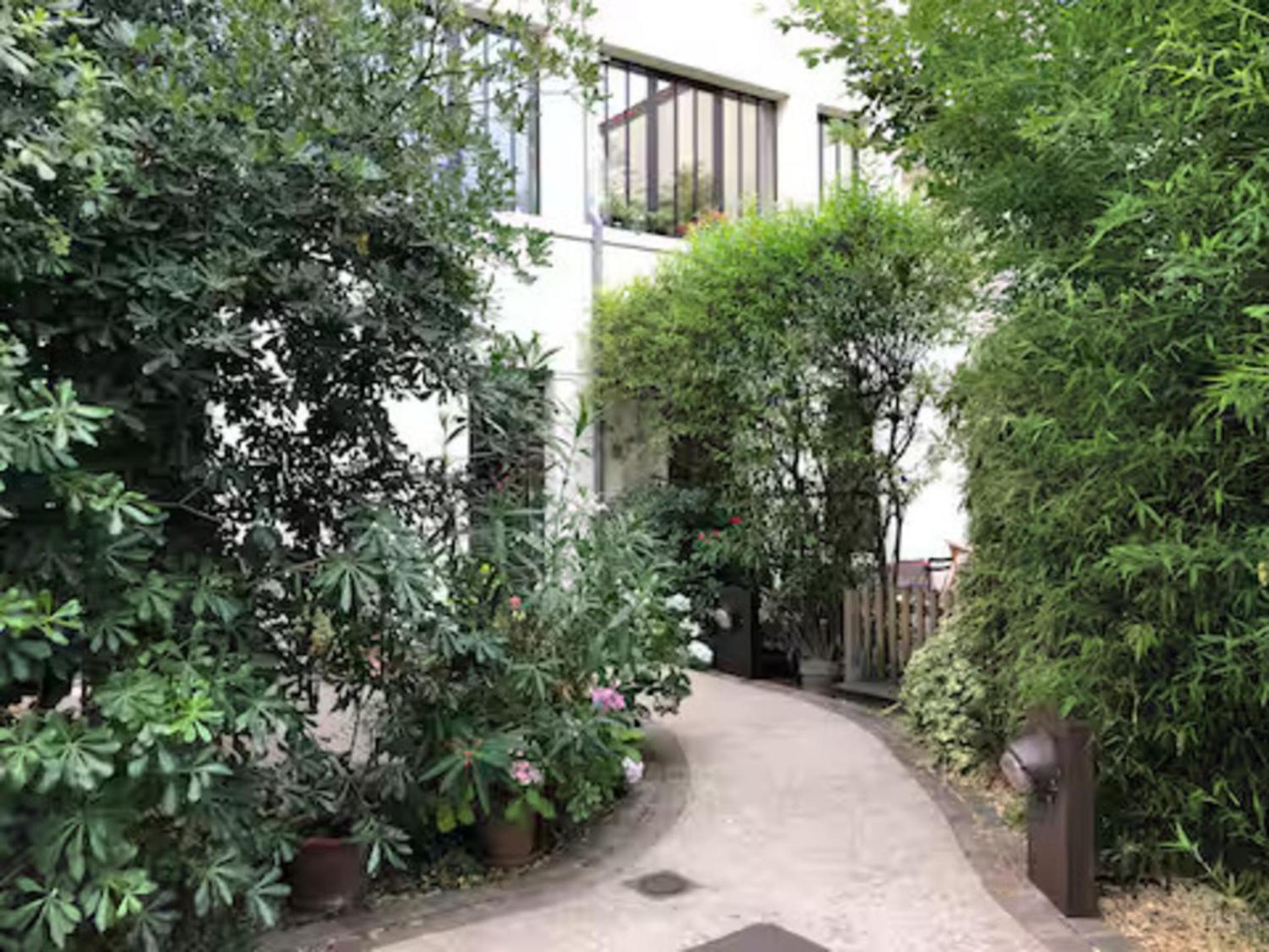 Stunning 2 Bedroom *