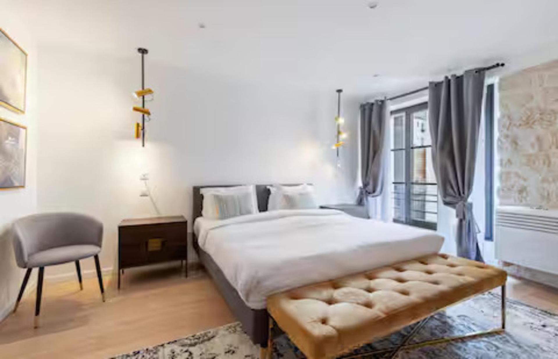 Apartment Stunning 2 Bedroom *