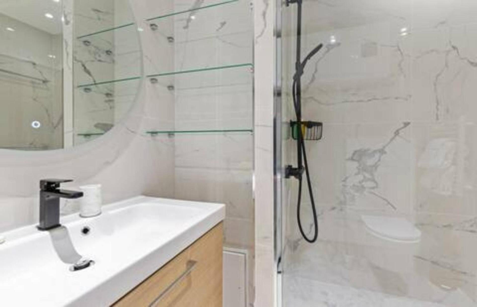 Apartment Stunning 2 Bedroom Paris